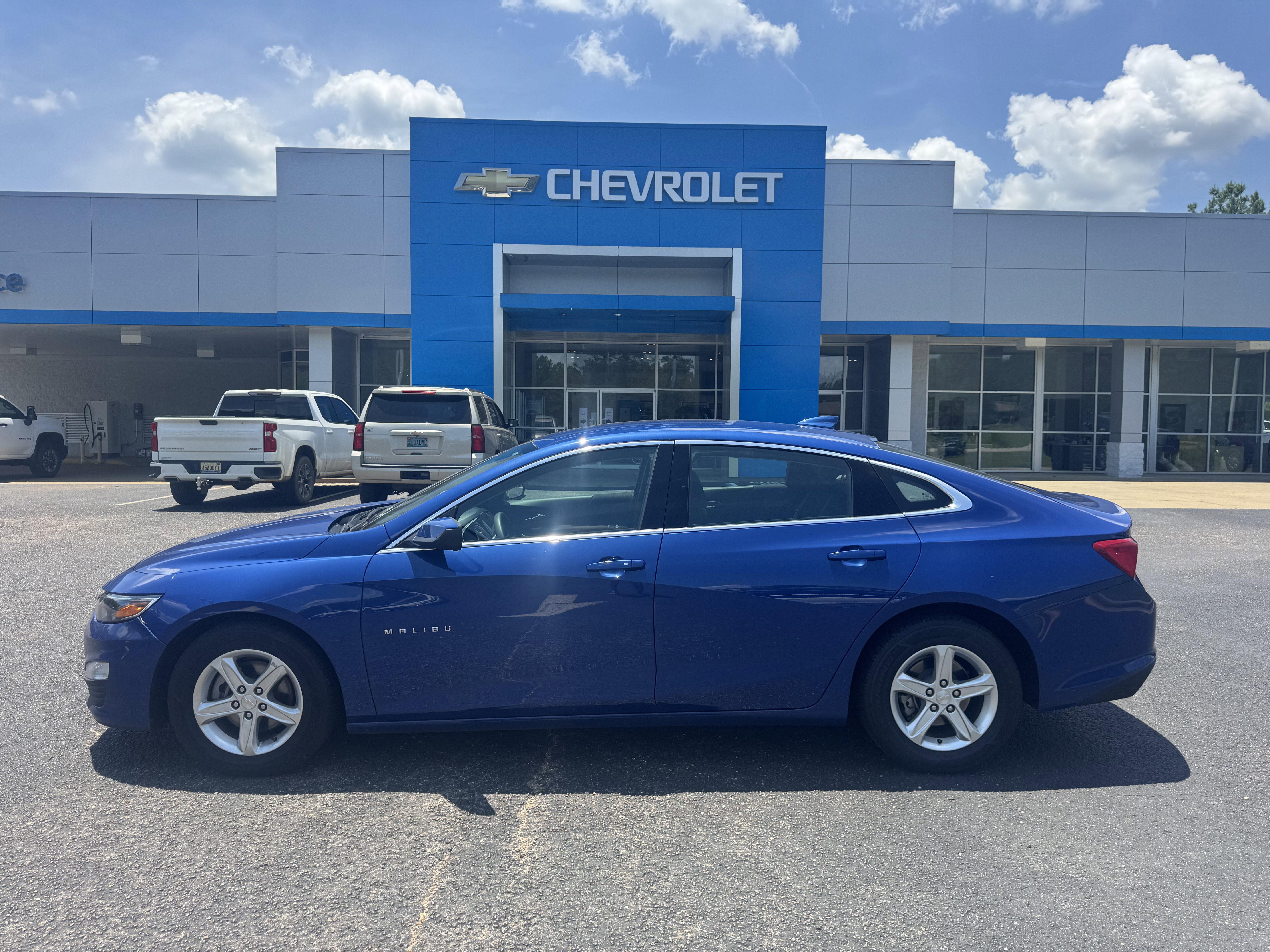Used 2023 Chevrolet Malibu LT image 1