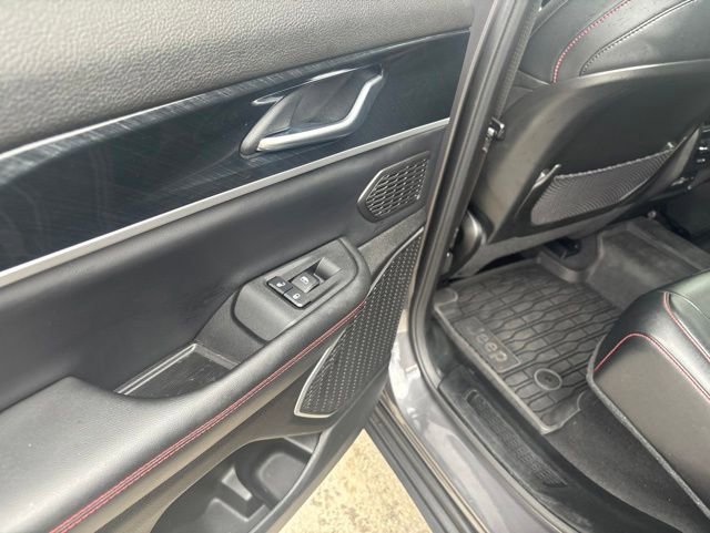 Used 2022 Jeep Grand Cherokee Trailhawk AWD/4WD image 17