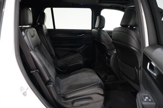 Used 2023 Jeep Grand Cherokee L Altitude image 38