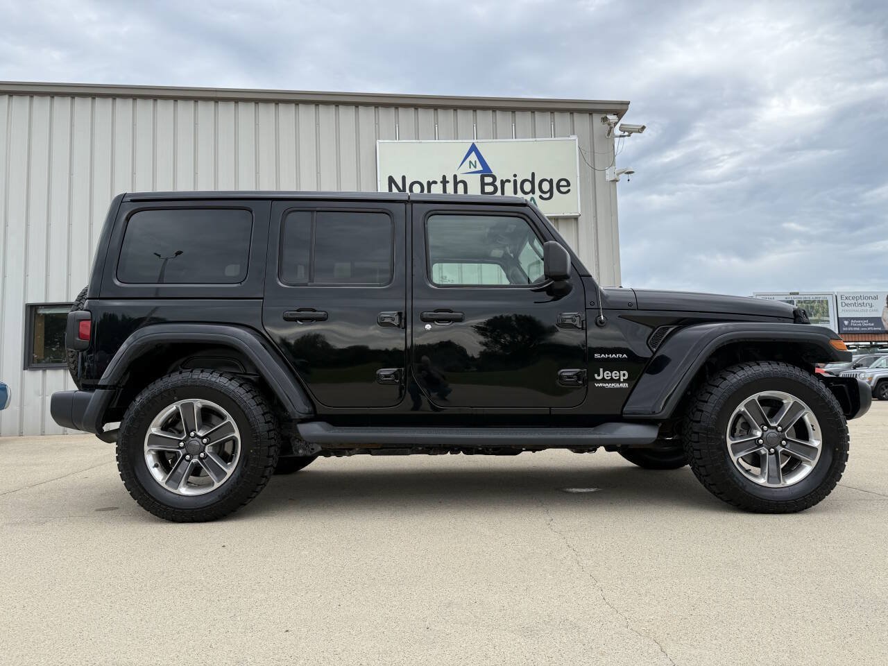 Used 2019 Jeep Wrangler Unlimited Sahara w/ Uconnect 4C Nav & Sound Group AWD/4WD image 27