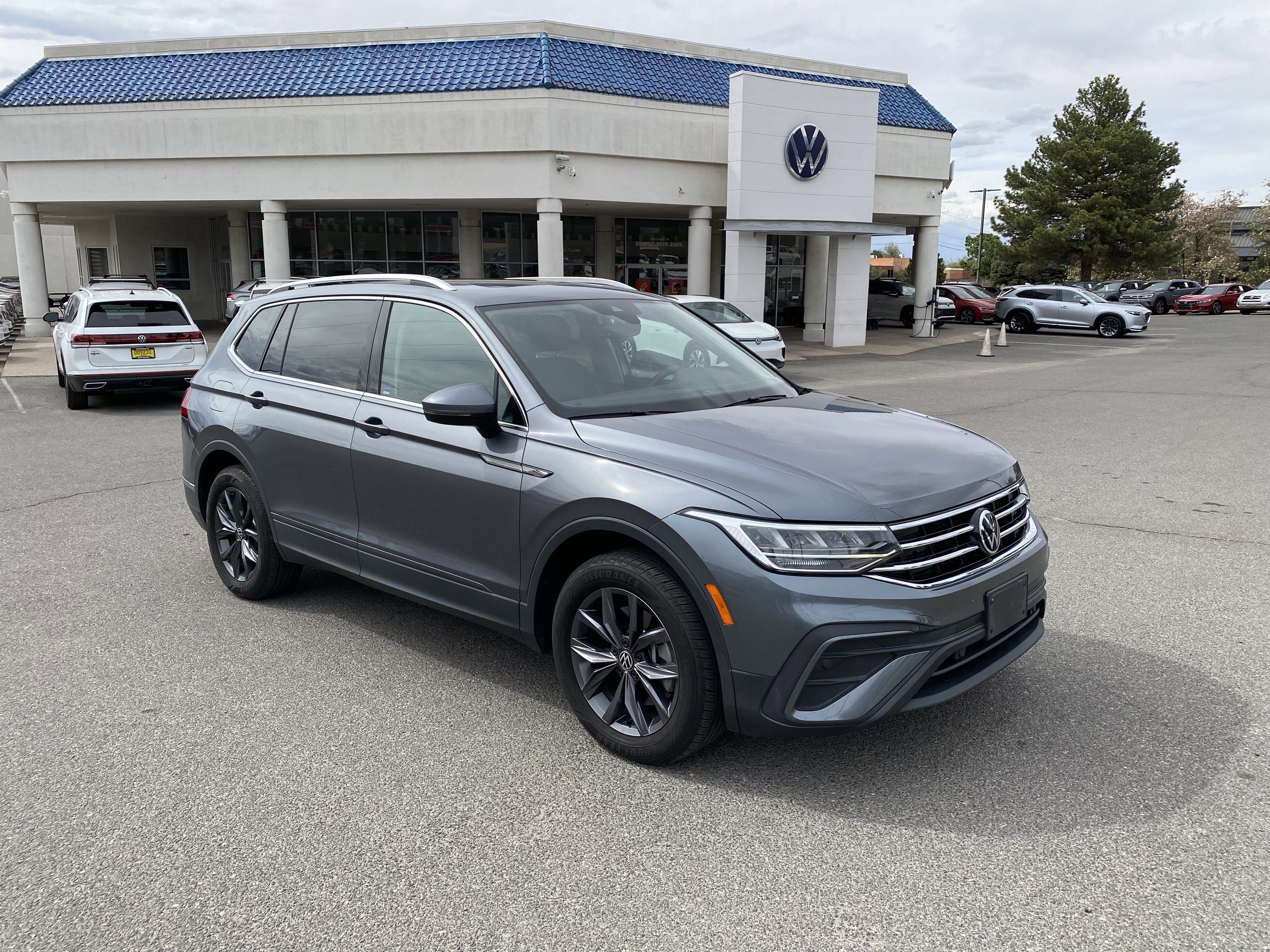 Used 2022 Volkswagen Tiguan SE w/ Panoramic Sunroof Package image 36