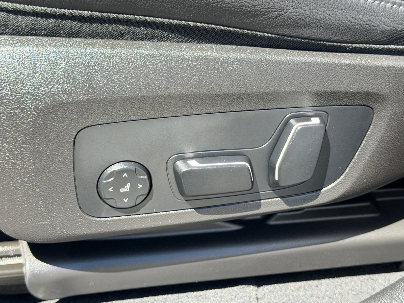 Used 2025 BMW X4 xDrive30i w/ Premium Package AWD/4WD image 24