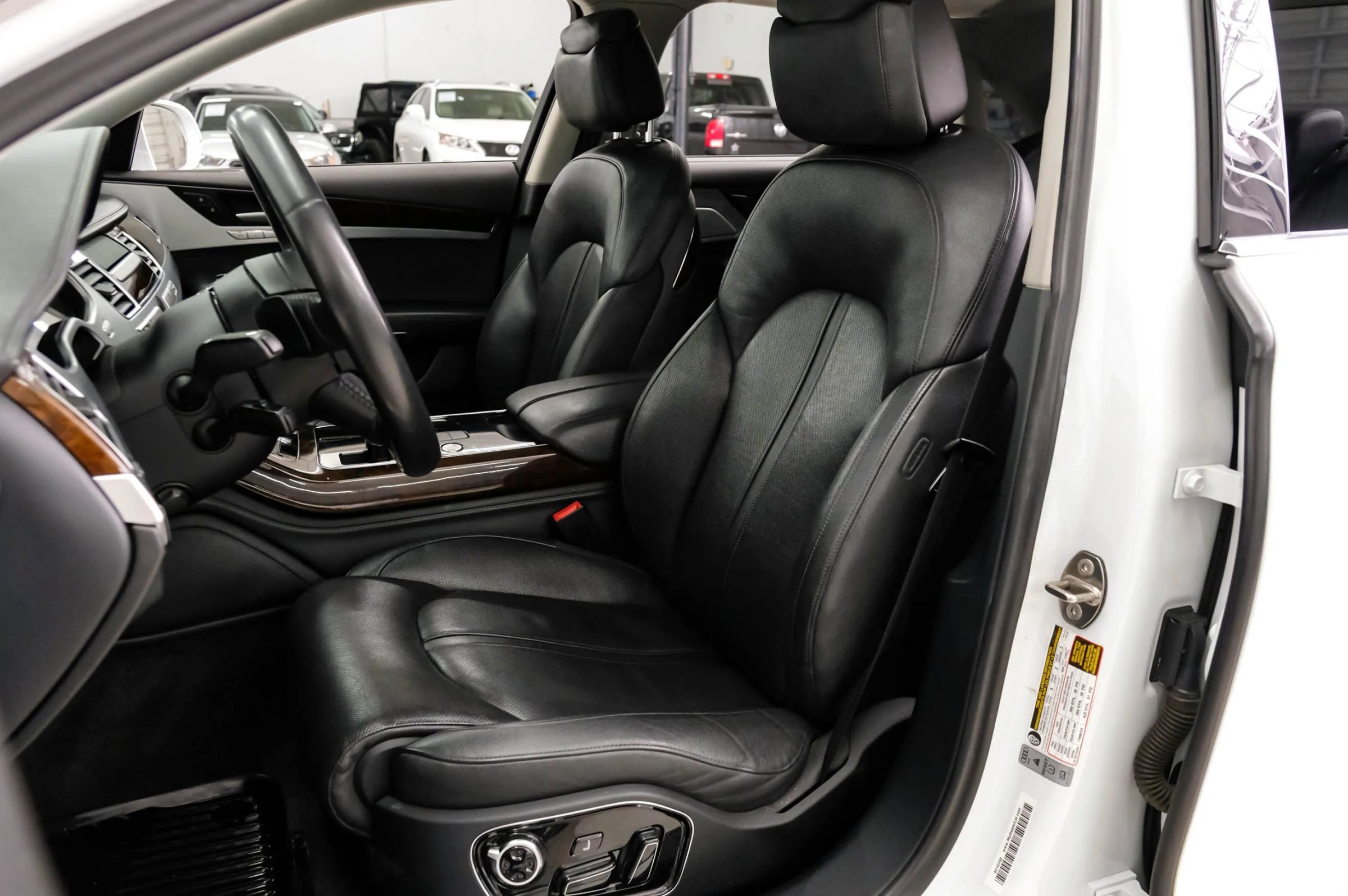 Used 2014 Audi A8 L 4.0T image 35