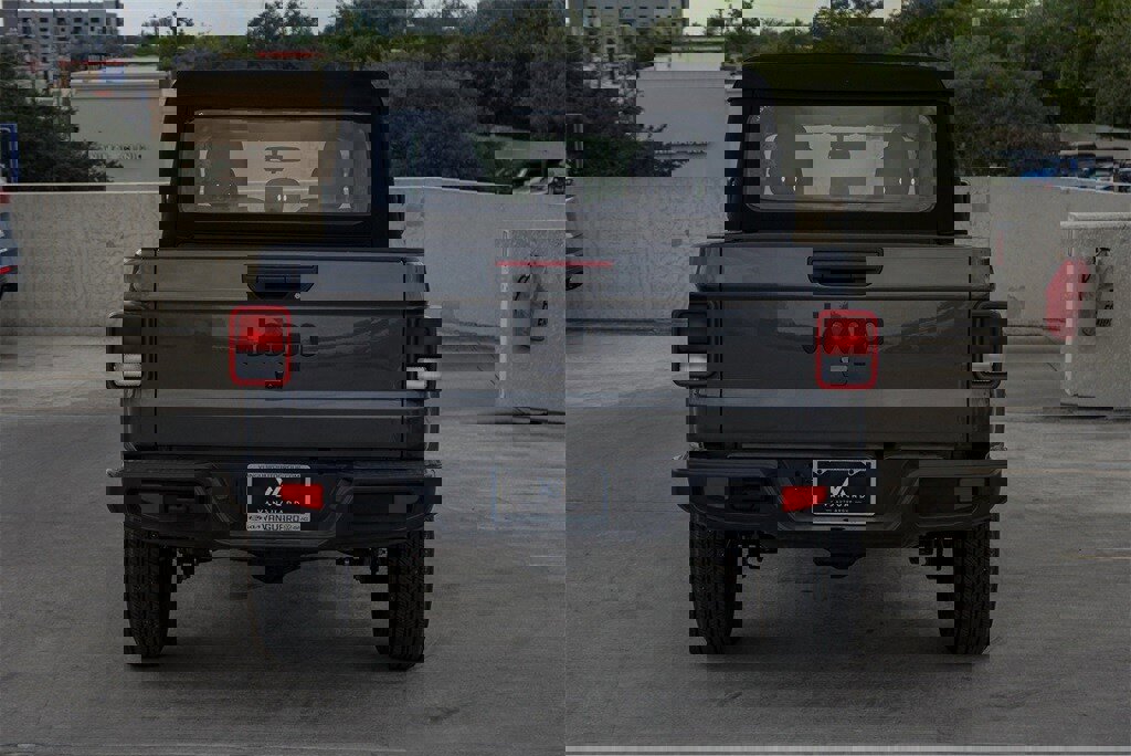 Used 2024 Jeep Gladiator Sport image 6