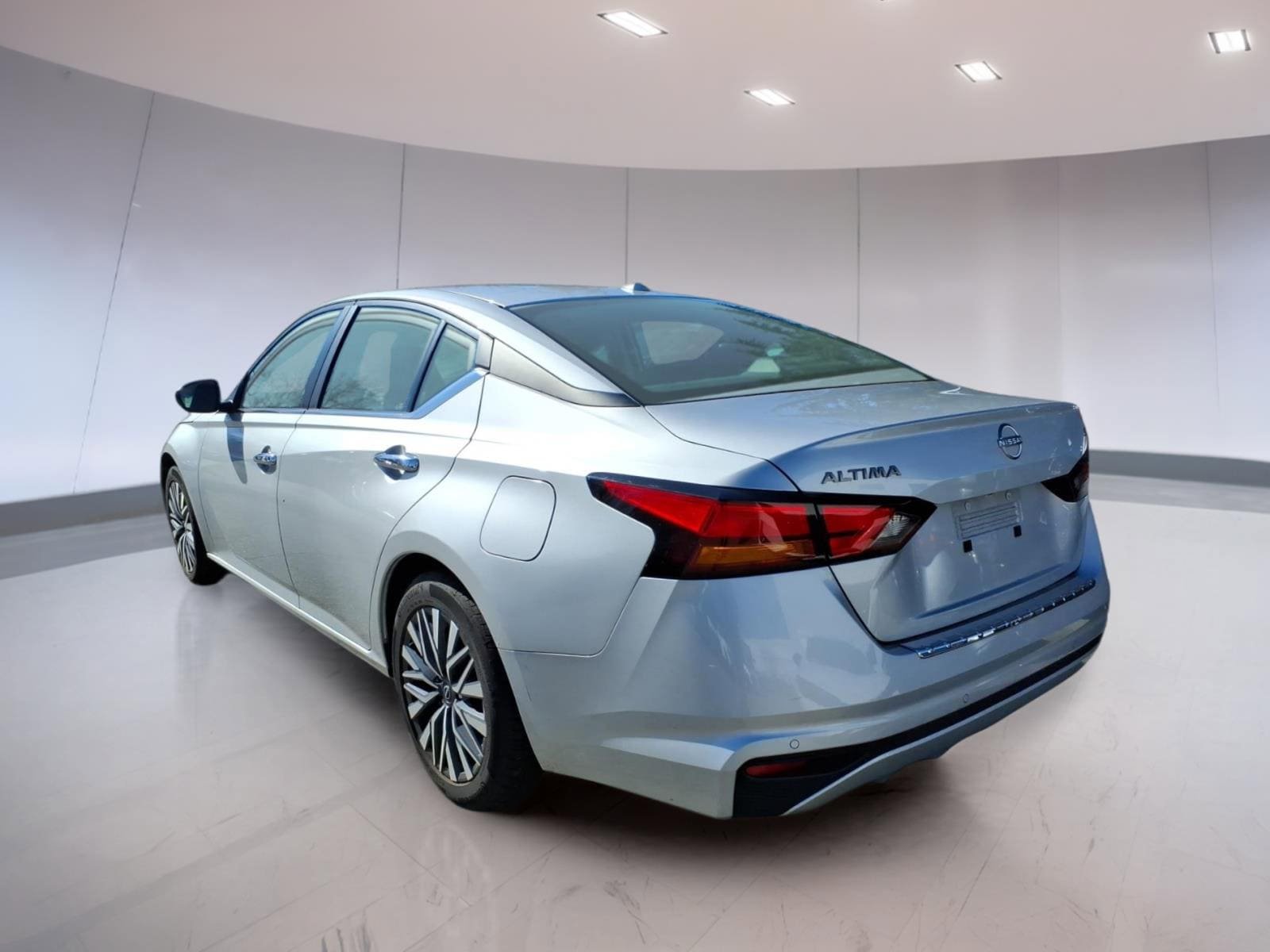 Used 2023 Nissan Altima 2.5 SV image 3