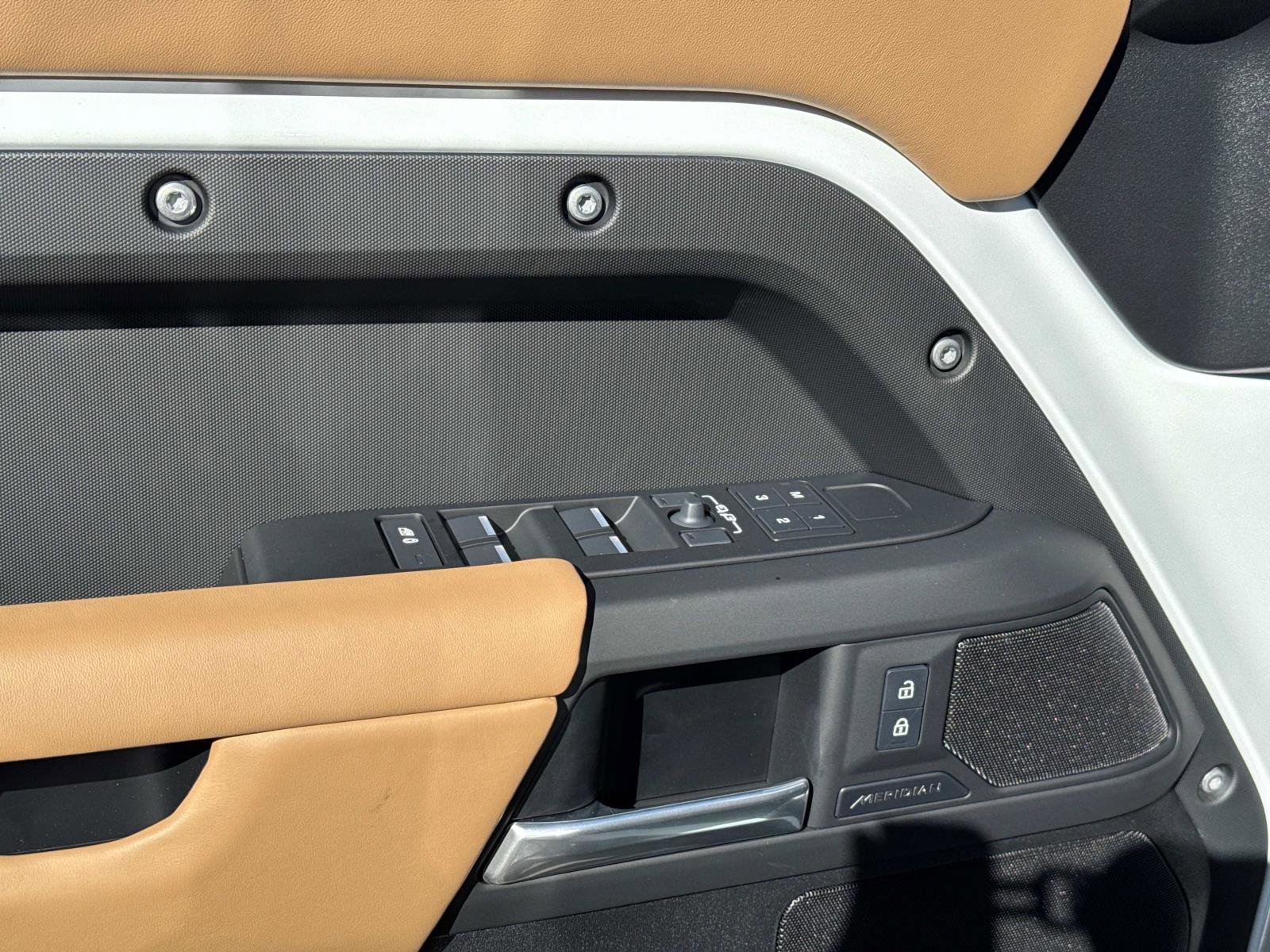 Used 2025 Land Rover Defender 110 S image 18