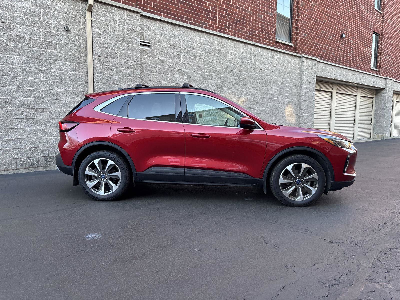 Used 2023 Ford Escape Platinum AWD/4WD image 2