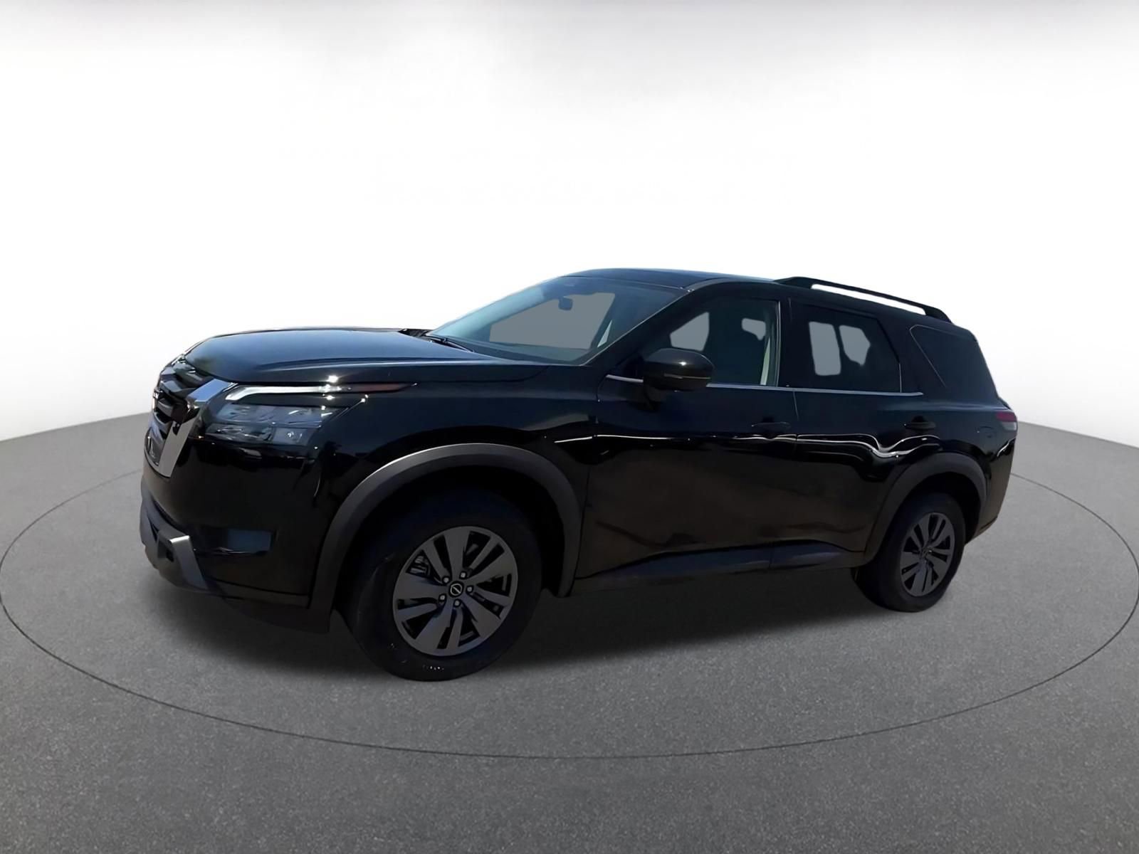 Used 2025 Nissan Pathfinder SV FWD image 8