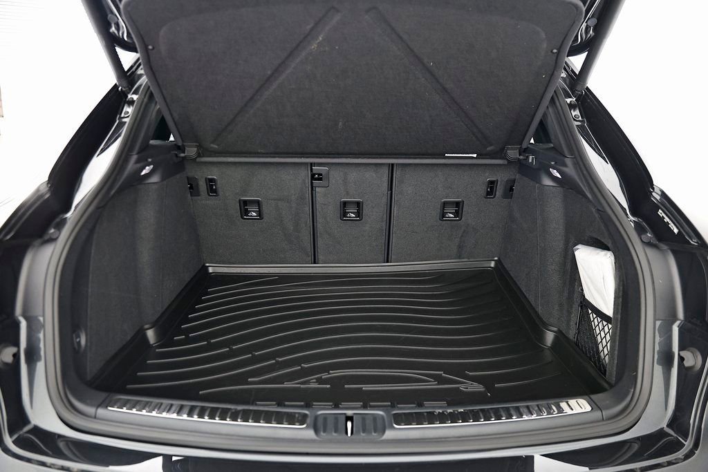 Certified 2025 Porsche Macan image 32