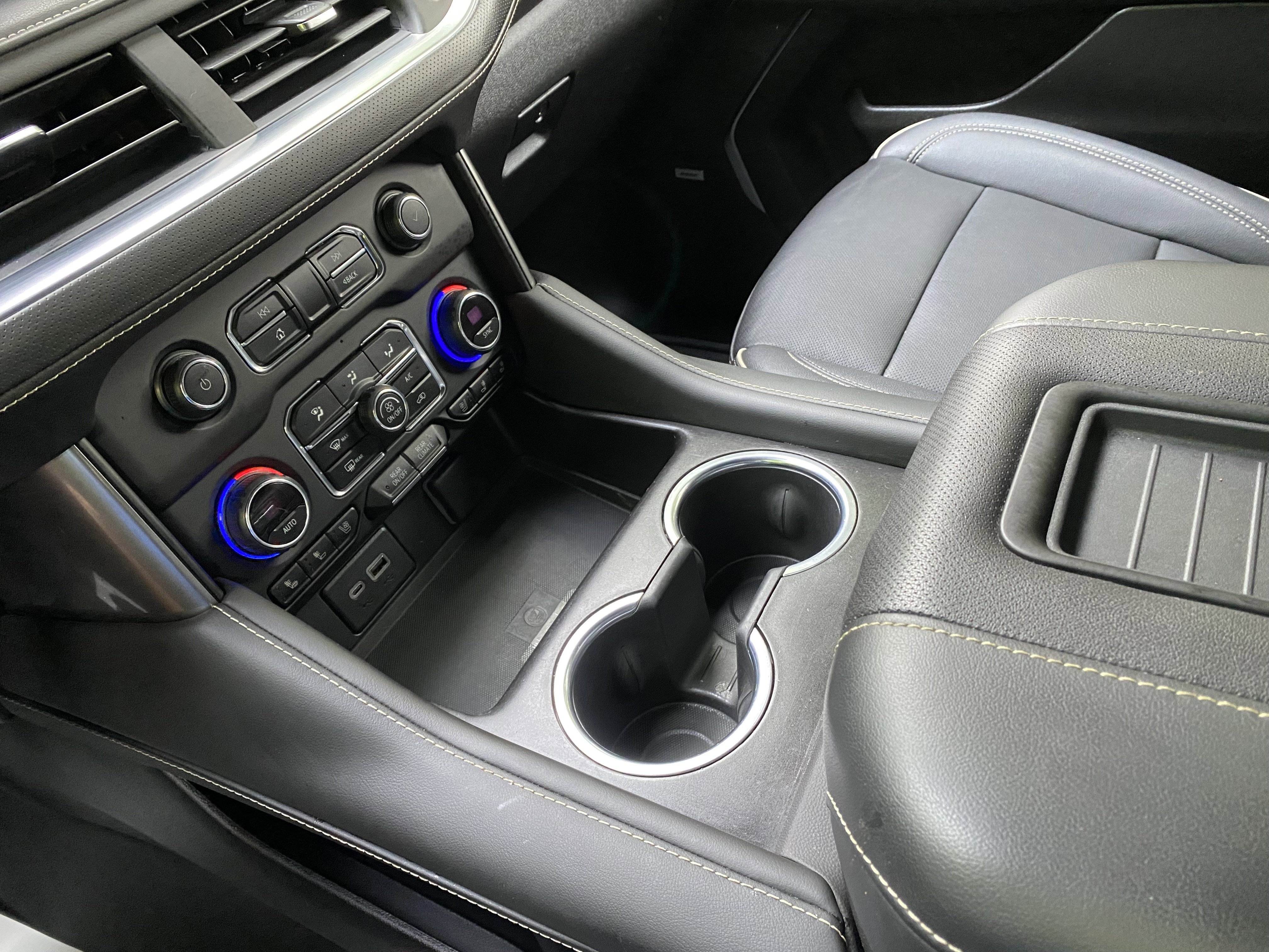 Used 2023 Chevrolet Suburban Premier AWD/4WD image 30