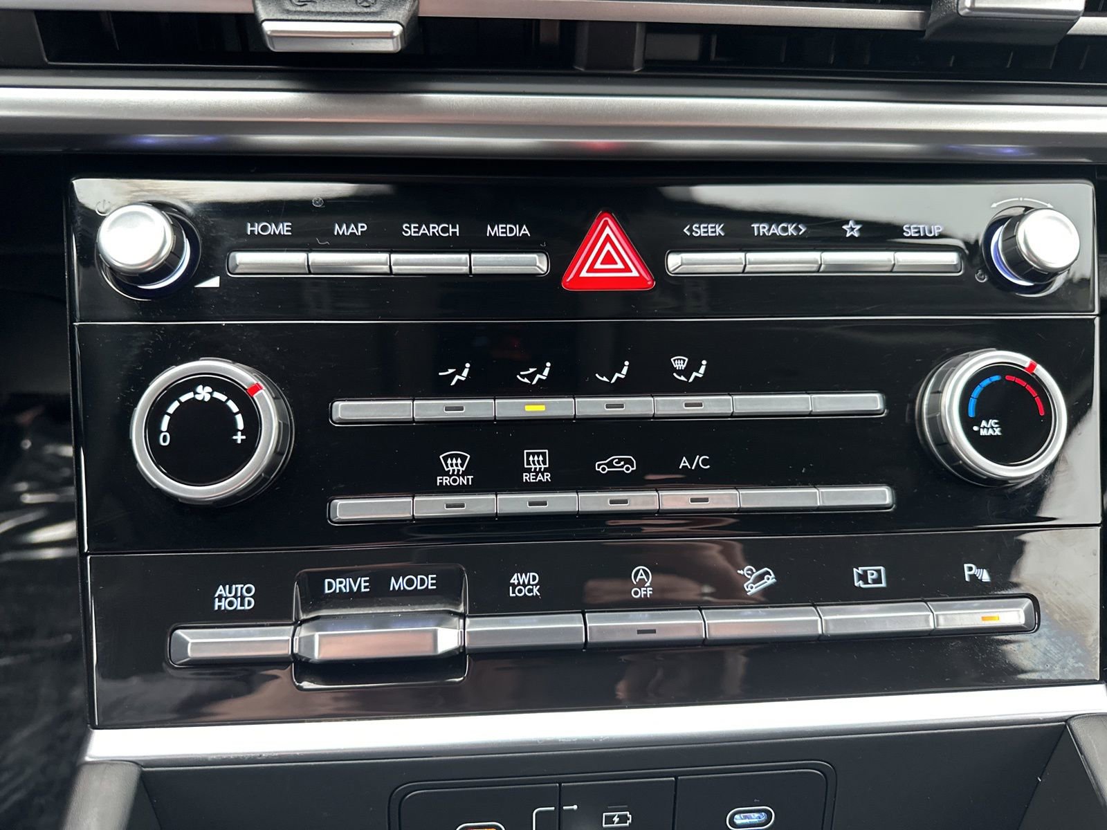 Used 2025 Hyundai Santa Fe SE image 56