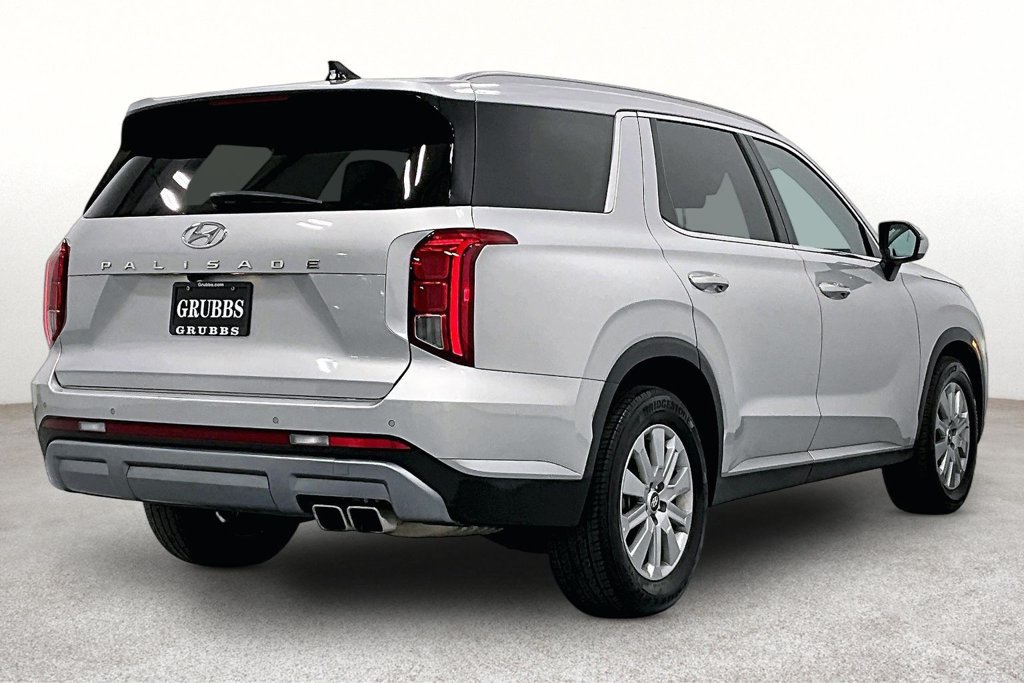 Used 2025 Hyundai Palisade SEL FWD image 2