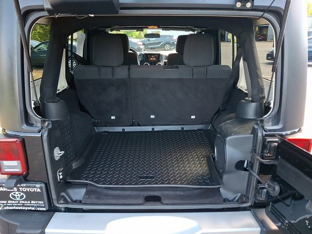 Used 2011 Jeep Wrangler Unlimited Sahara w/ Dual Top Group AWD/4WD image 29