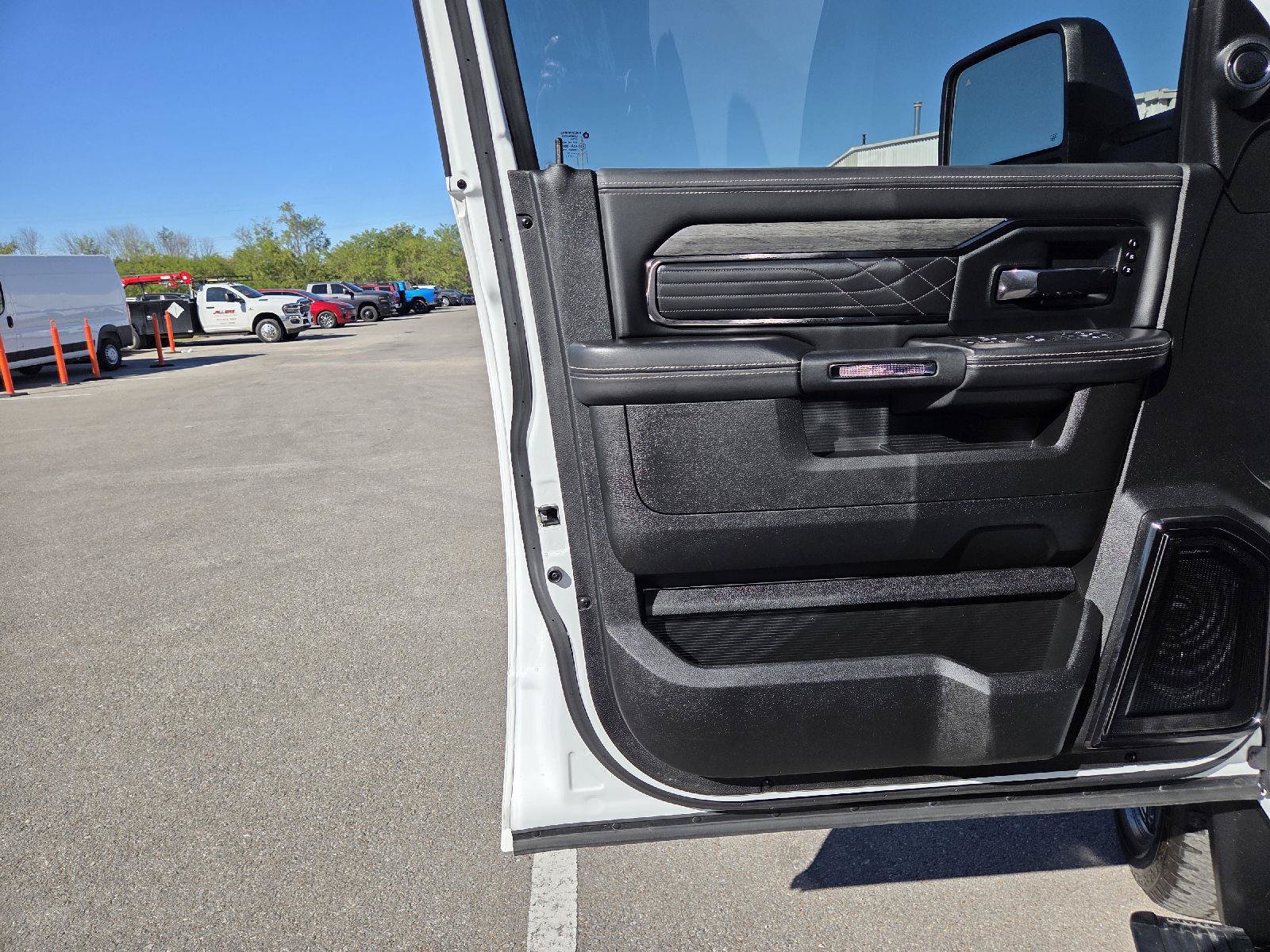 Used 2025 RAM 2500 Limited AWD/4WD image 28