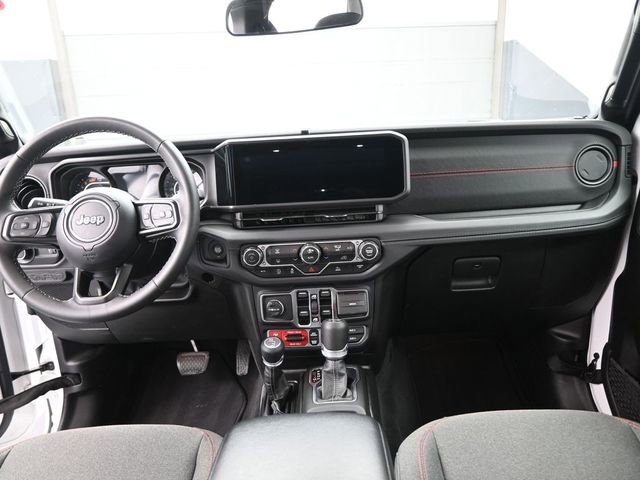 Used 2025 Jeep Wrangler Unlimited Rubicon image 25