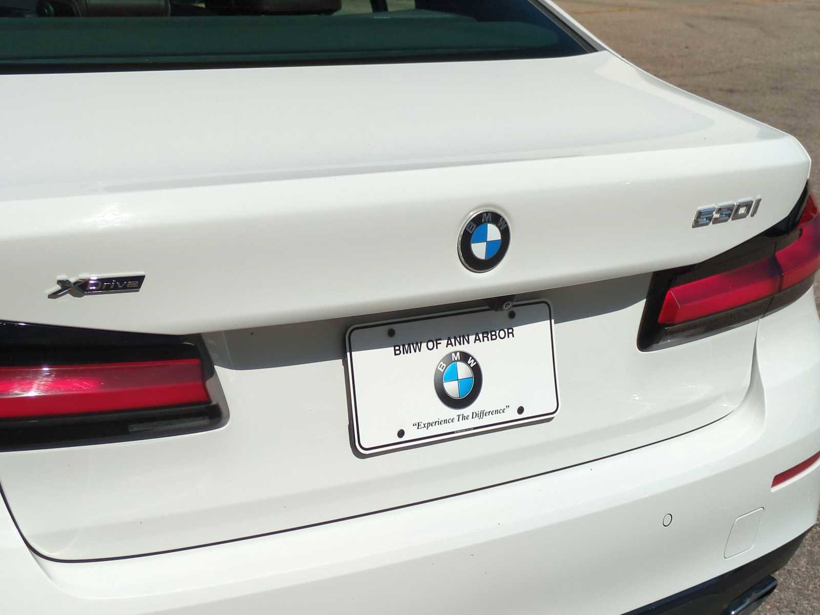 Used 2021 BMW 530i xDrive w/ Premium Package image 38