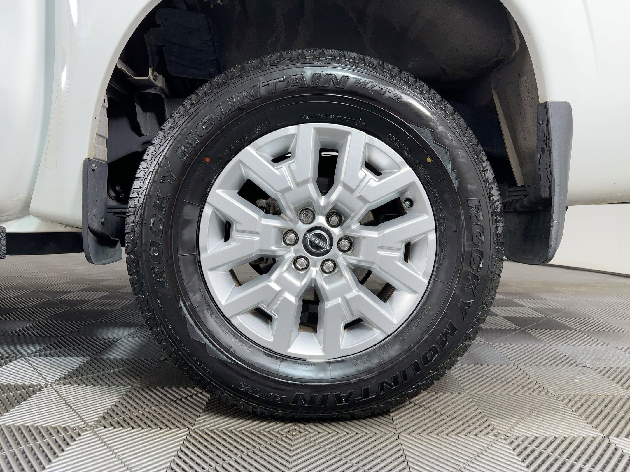 Used 2023 Nissan Frontier SV w/ Technology Package image 11