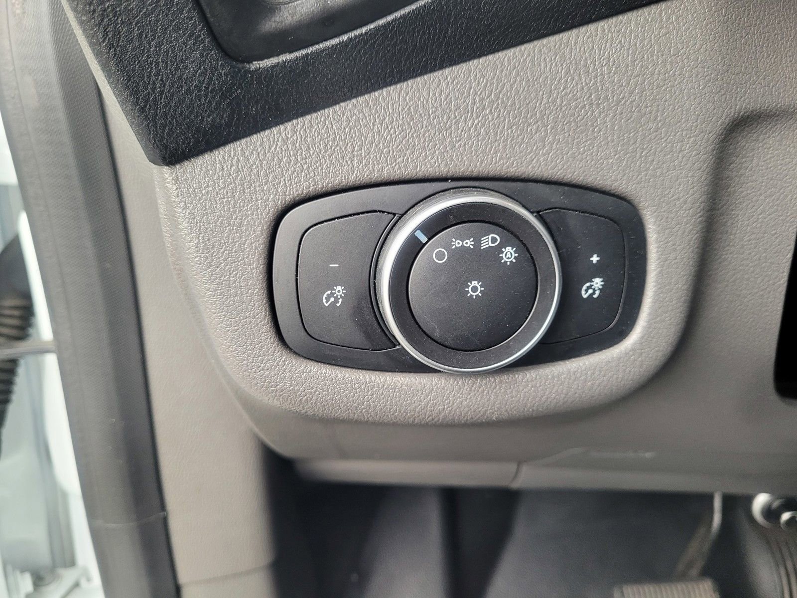 Used 2020 Ford Transit Connect XL image 25