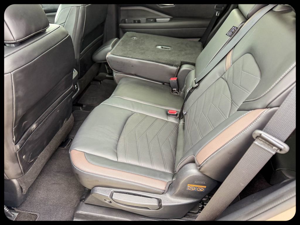 Used 2024 Nissan Pathfinder Platinum w/ Cargo Package image 30