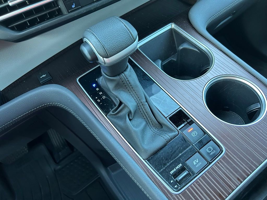 Used 2024 Toyota Sienna XLE FWD image 27