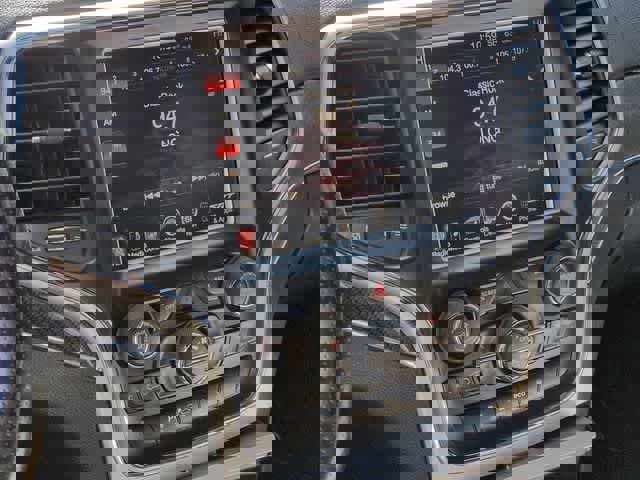 Used 2015 Jeep Grand Cherokee SRT w/ Luxury Group II image 28