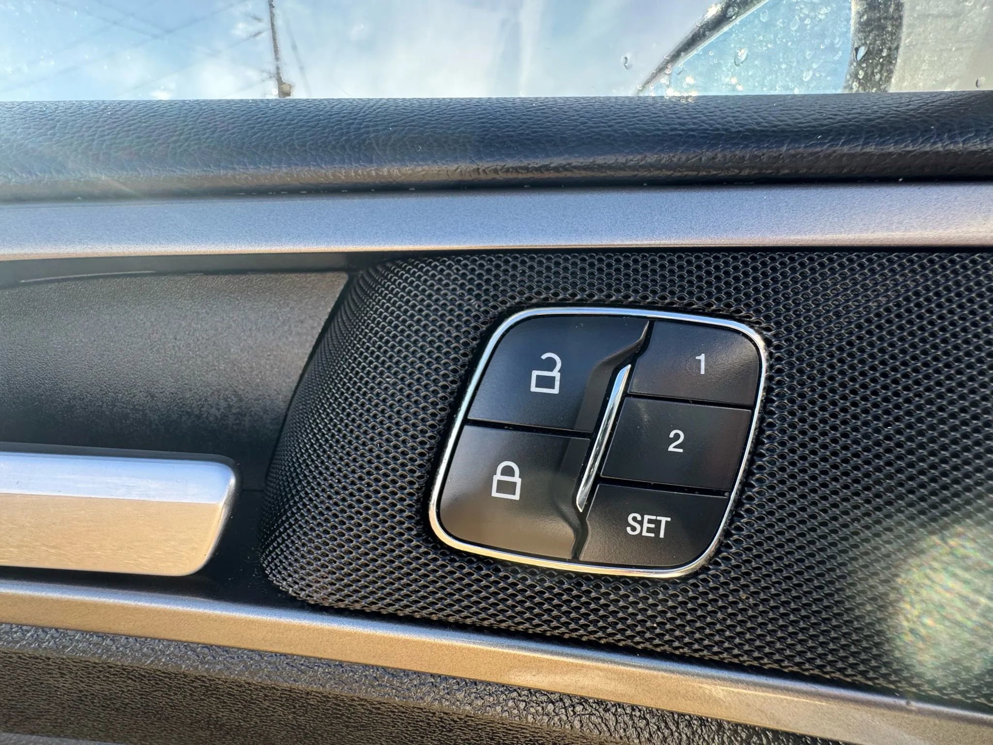 Used 2017 Ford Fusion SE w/ Fusion SE Technology Package image 17