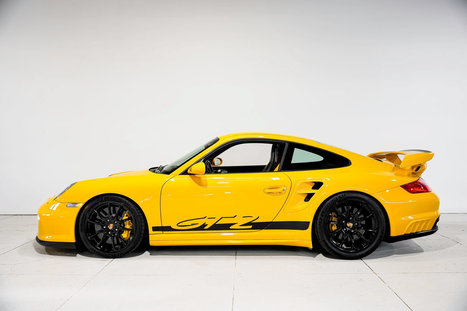 Used 2008 Porsche 911 GT2 RWD image 7