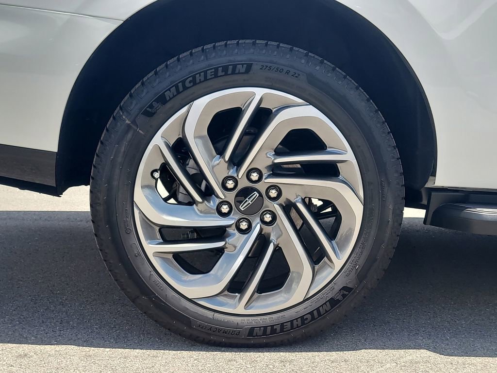 Used 2026 Lincoln Navigator Premiere AWD/4WD image 5