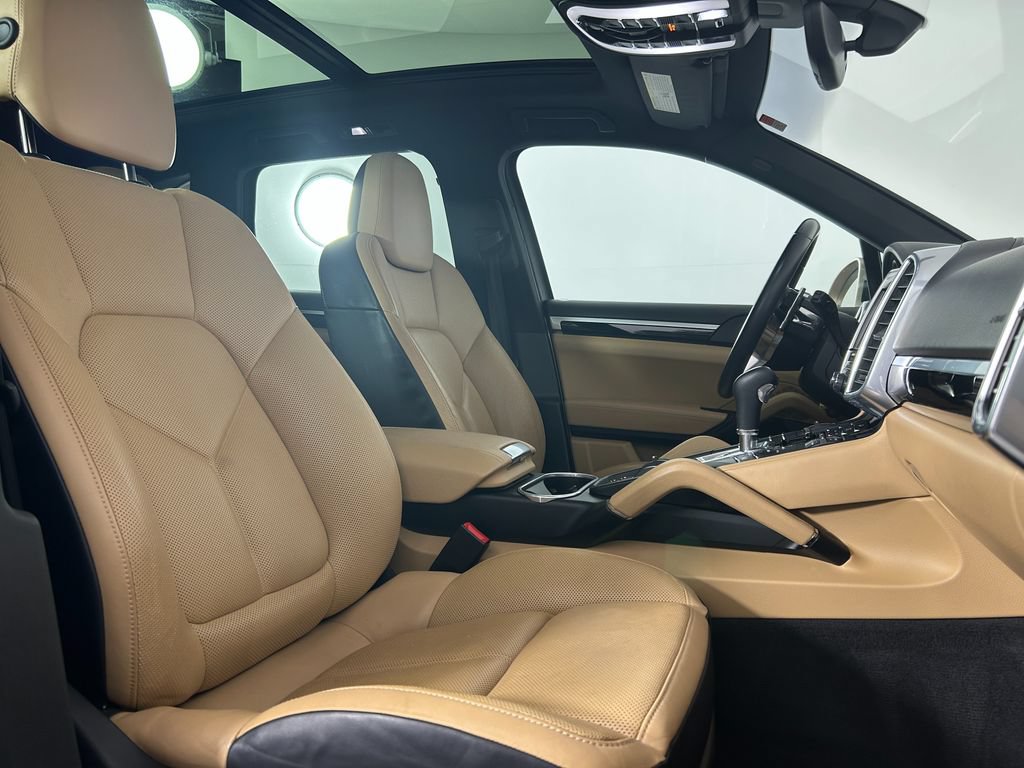 Used 2016 Porsche Cayenne AWD/4WD image 23