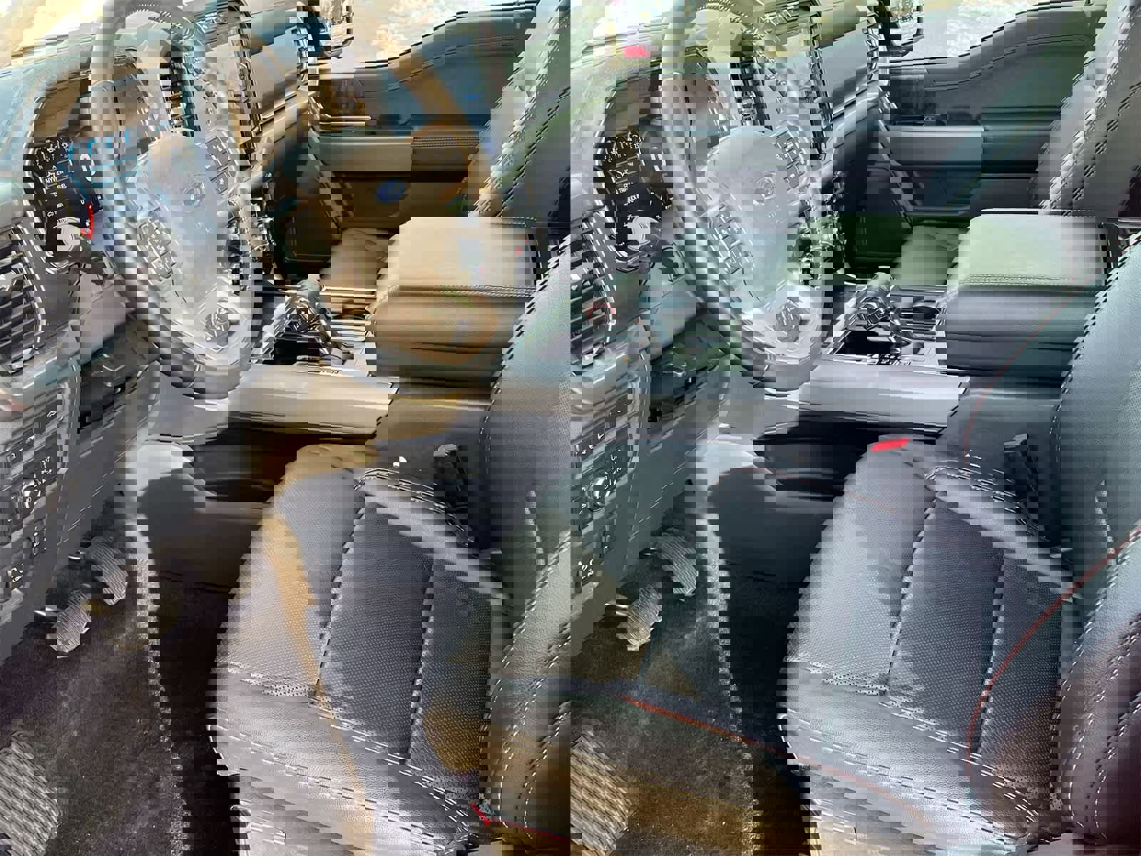 Used 2021 Ford F150 Lariat w/ Trailer Tow Package image 10