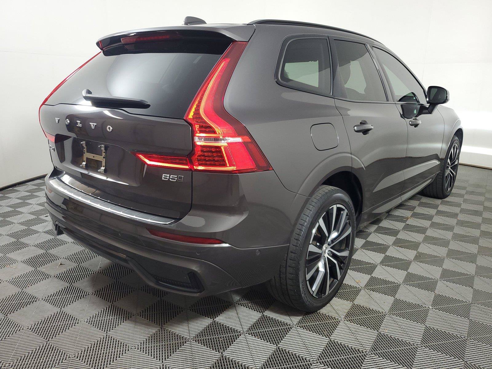 Used 2024 Volvo XC60 B5 Plus w/ Protection Package Premier AWD/4WD image 6