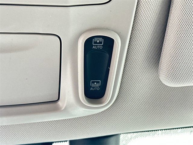 Used 2019 Chrysler Pacifica Limited image 32