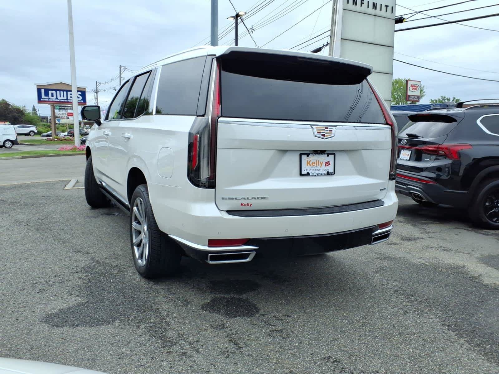 Used 2024 Cadillac Escalade Premium Luxury w/ Performance Package AWD/4WD image 6
