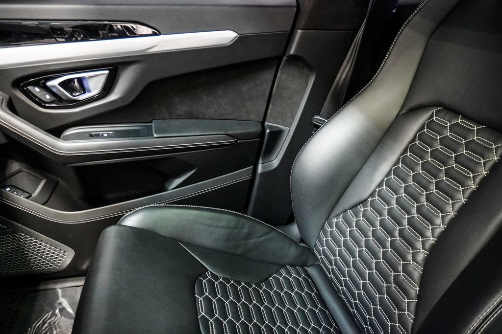 Used 2022 Lamborghini Urus AWD/4WD image 31