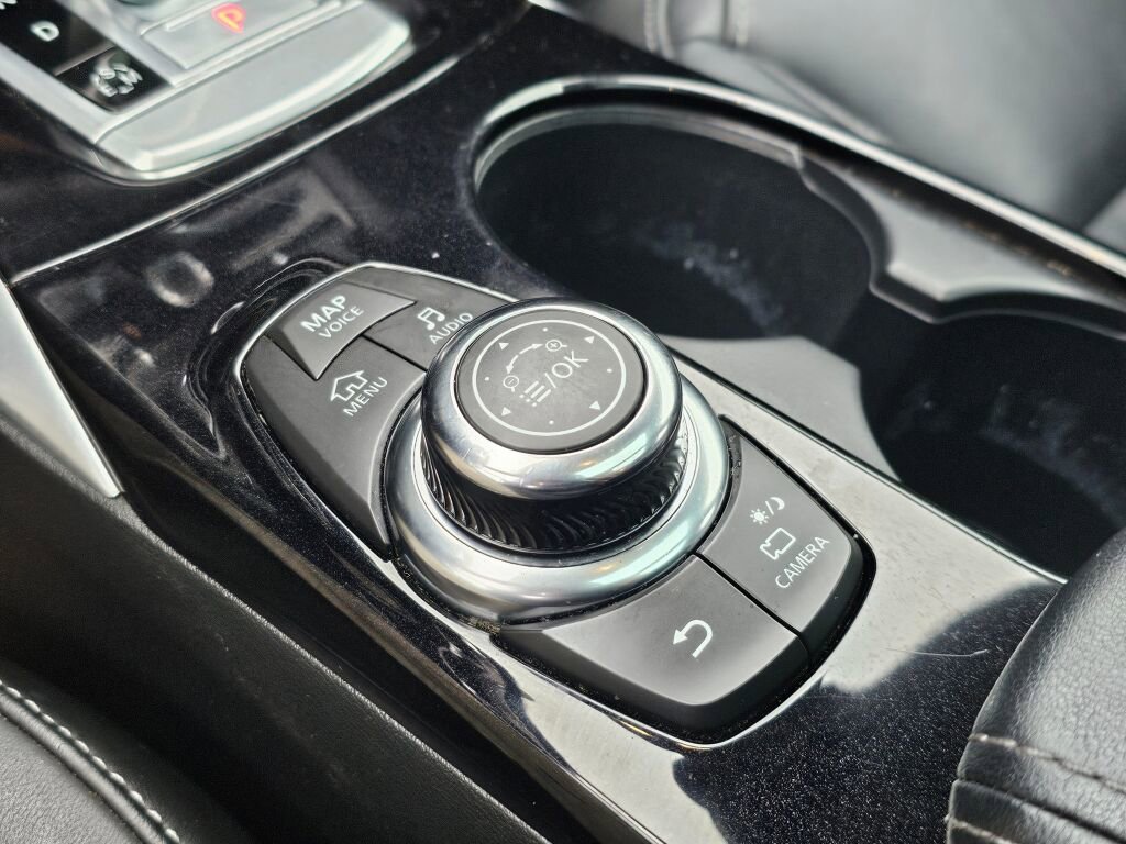 Used 2017 INFINITI QX30 Premium image 35