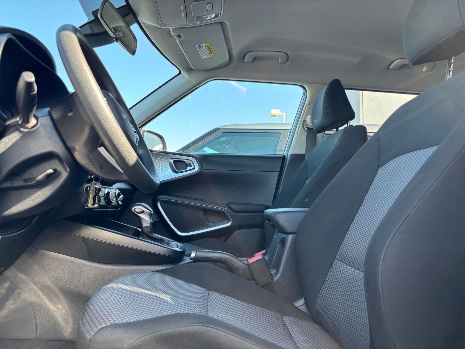 Used 2025 Kia Soul LX w/ LX Technology Package FWD image 24