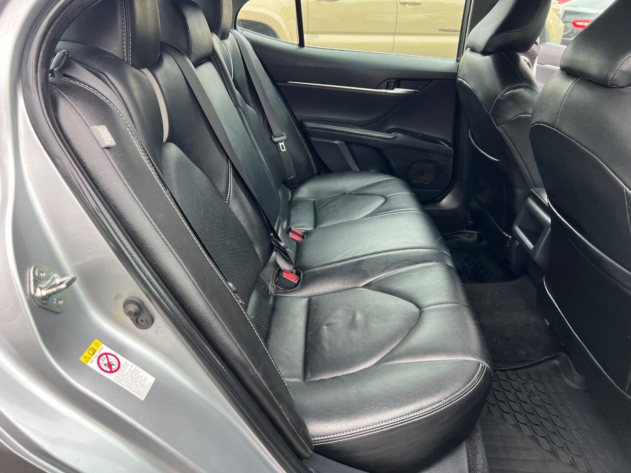 Used 2018 Toyota Camry SE w/ Convenience Package FWD image 11