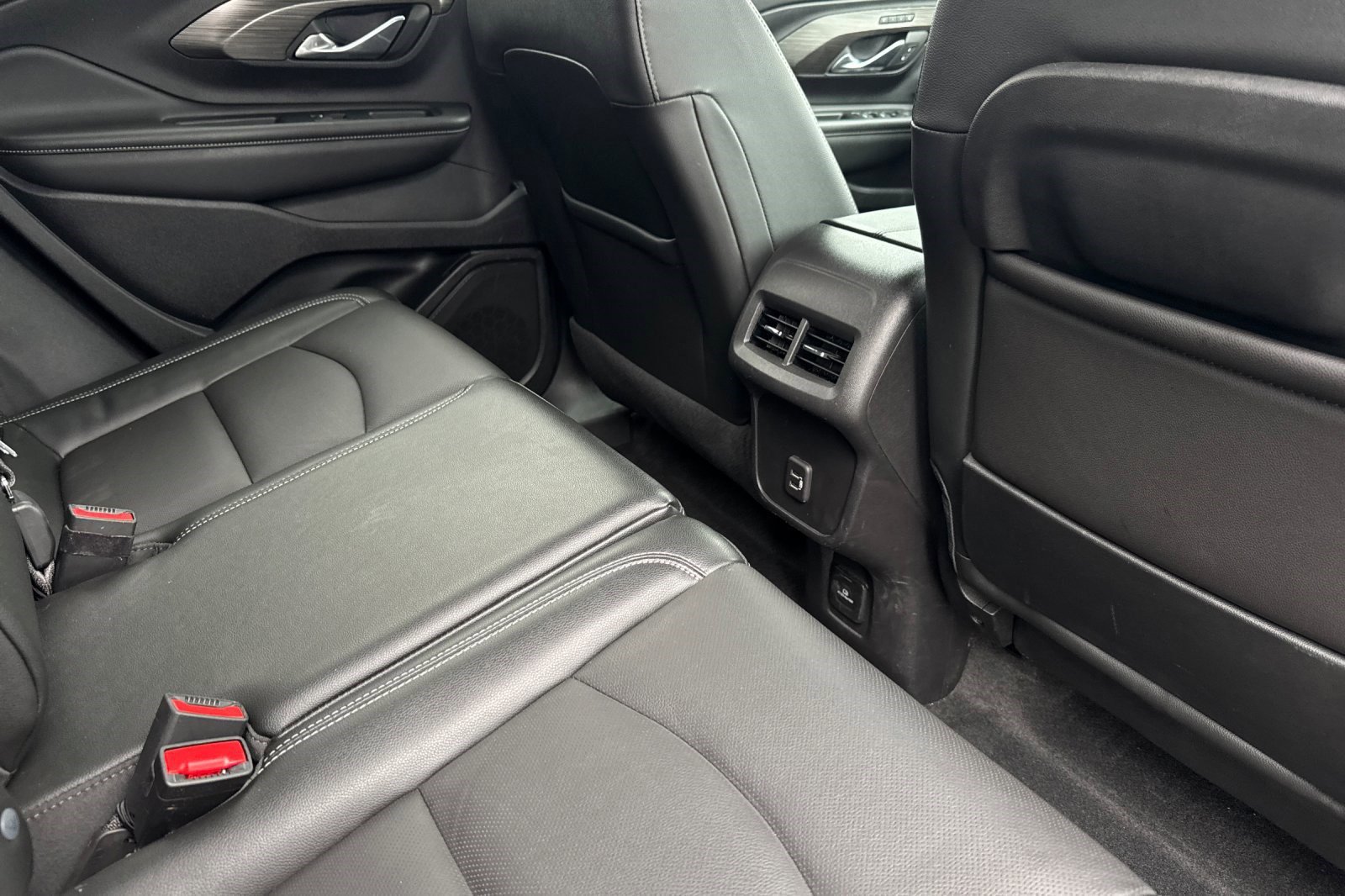 Used 2024 GMC Terrain SLT w/ Elevation Edition FWD image 29