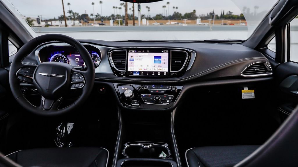 New 2026 Chrysler Pacifica Limited w/ S Appearance Package image 15