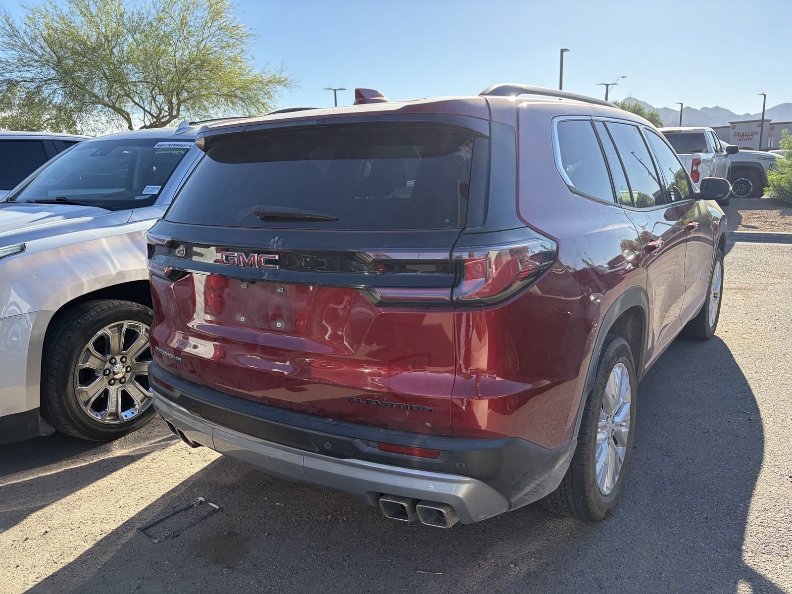 Used 2024 GMC Acadia Elevation FWD image 3