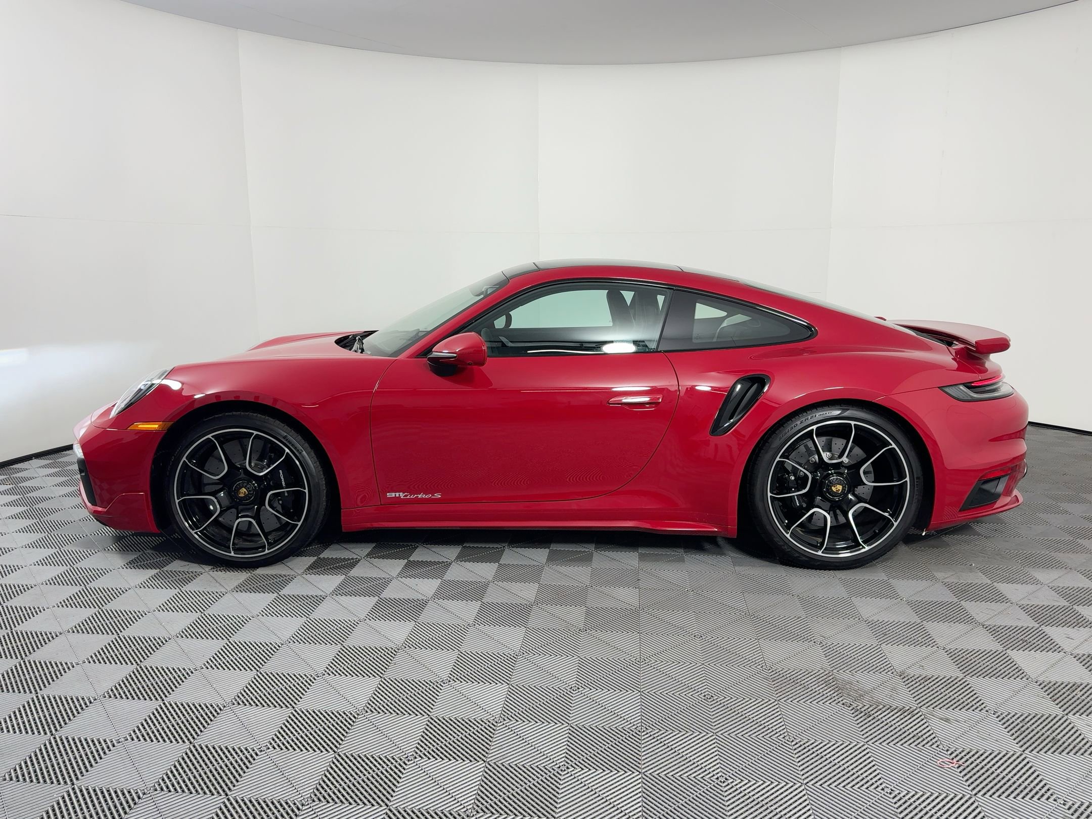 Certified 2025 Porsche 911 Turbo AWD/4WD image 2