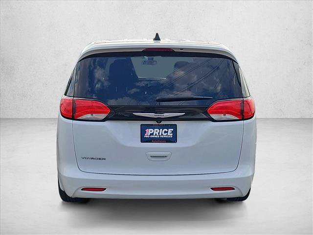 Used 2022 Chrysler Voyager LX FWD image 7