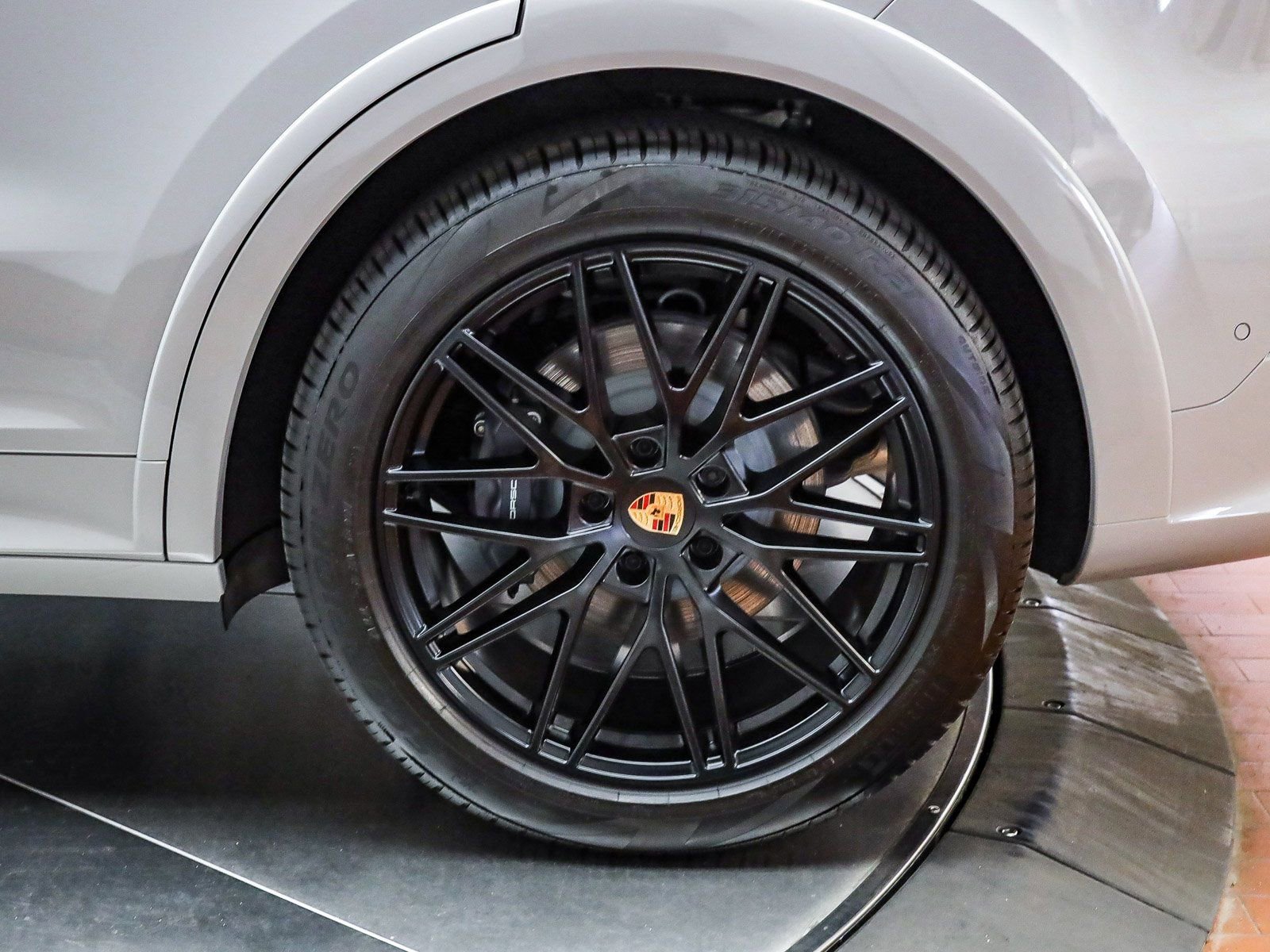 Used 2025 Porsche Cayenne E-Hybrid image 9
