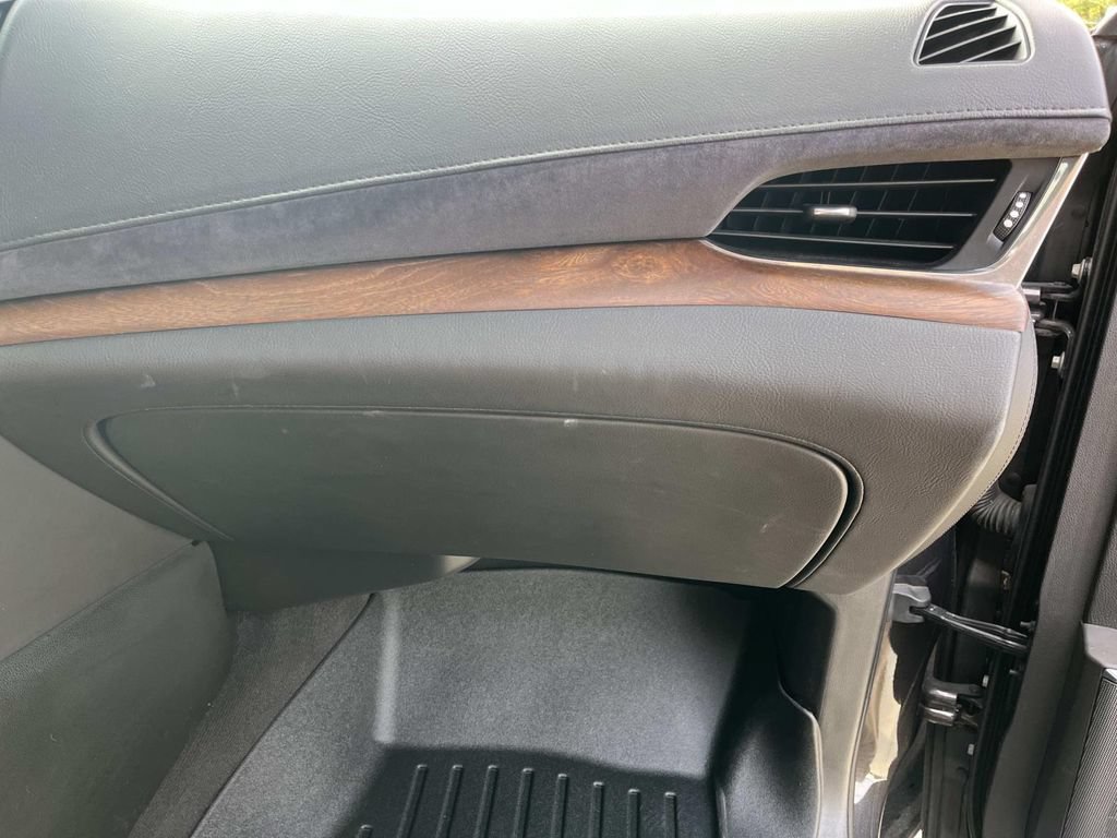 Used 2017 Cadillac Escalade Premium Luxury RWD image 26