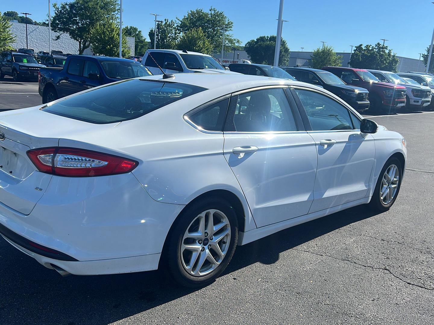 Used 2015 Ford Fusion SE FWD image 5