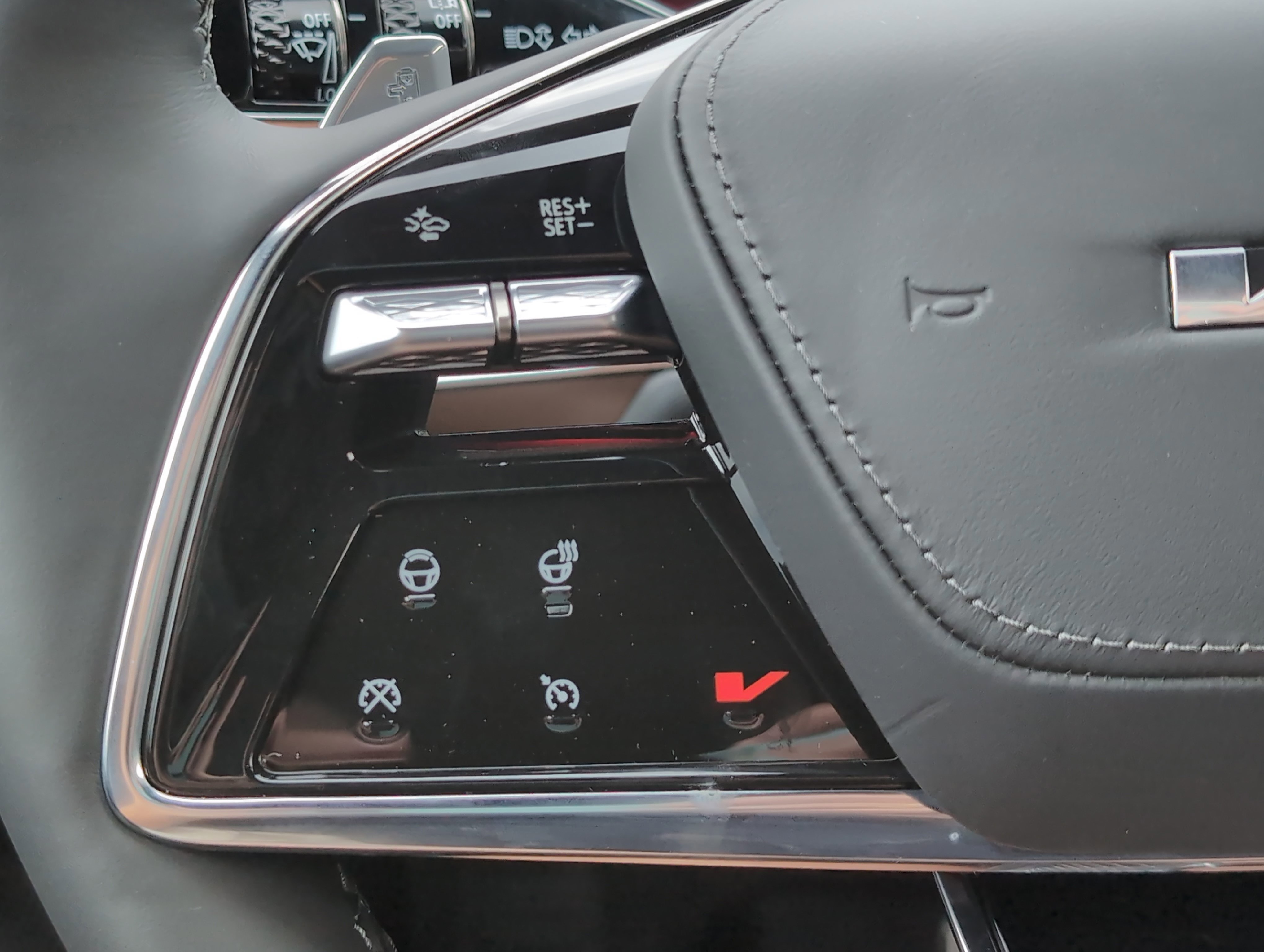 New 2026 Cadillac Lyriq V image 23