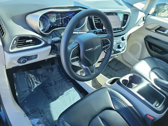 Used 2023 Chrysler Pacifica Touring-L FWD image 20