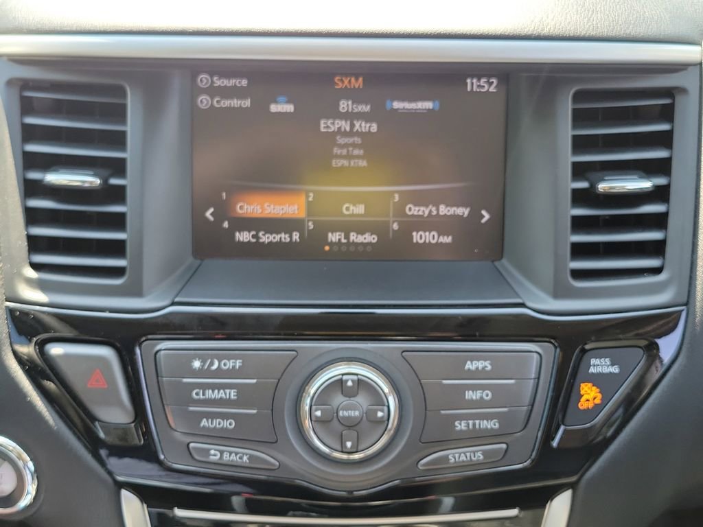 Used 2017 Nissan Pathfinder SV image 28