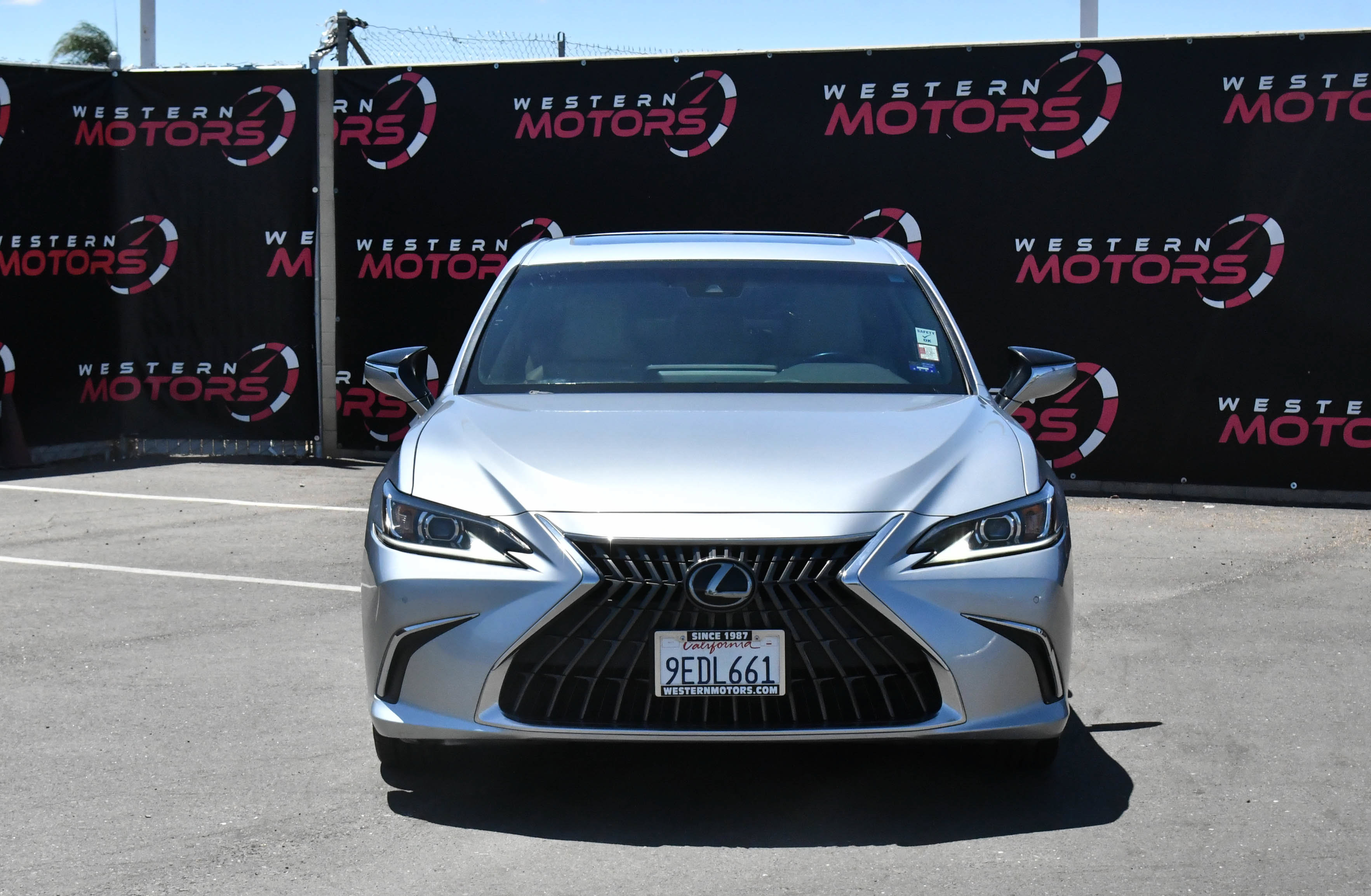 Used 2023 Lexus ES 300h w/ Premium Package FWD image 2