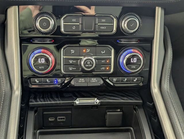 Used 2021 GMC Yukon XL Denali w/ Advanced Technology Package image 24